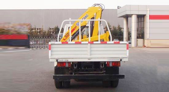 江铃双排随车起重运输车
