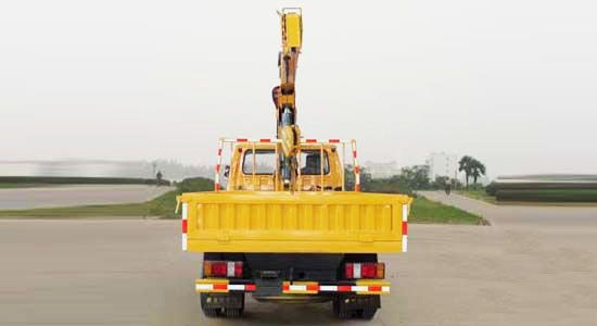 江铃双排随车起重运输车